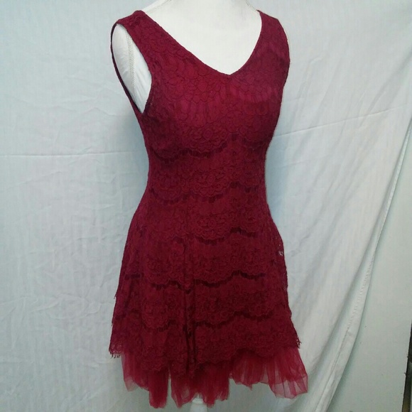 Dresses & Skirts - Red lace and tulle dress semi formal